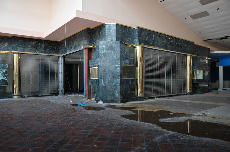 Illustration for article titled These Abandoned Malls Would Be Awesome Post-Apocalyptic Film Locations